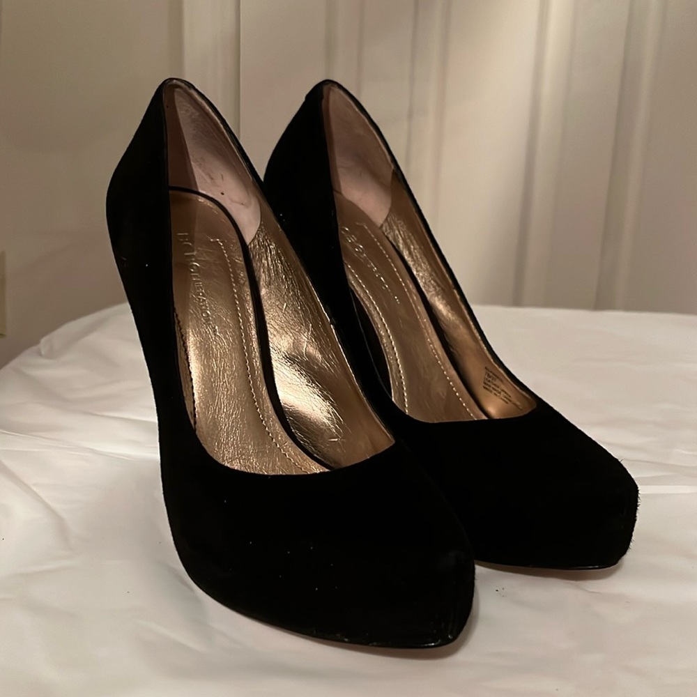 BCBG Eneration Black and tan suede Heels